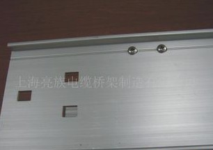 如何延緩金屬橋架的老化？