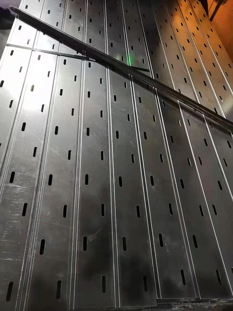 對於托盤式橋架的接地處理